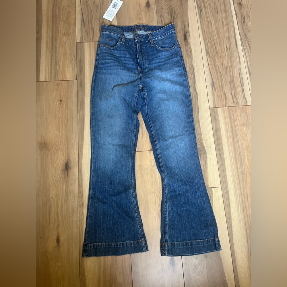 NWT Kimes Light Wash Jennifer Jeans